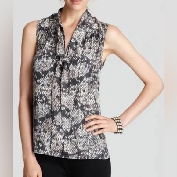 Theory Women’s Arilia Snakeskin Print Sleeveless Silk Blouse Size P (XS) - Picture 1 of 6